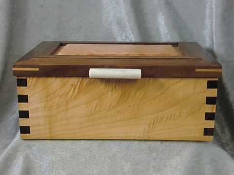 Lidded Box Walnut Maple